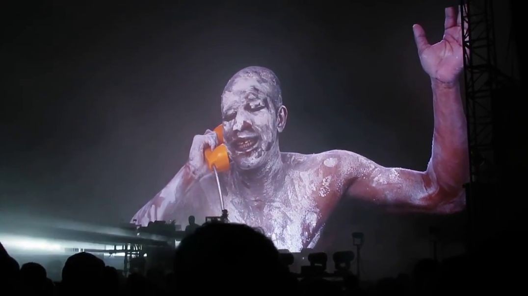 ⁣The Chemical Brothers - Elektrobank (Official Music Video)