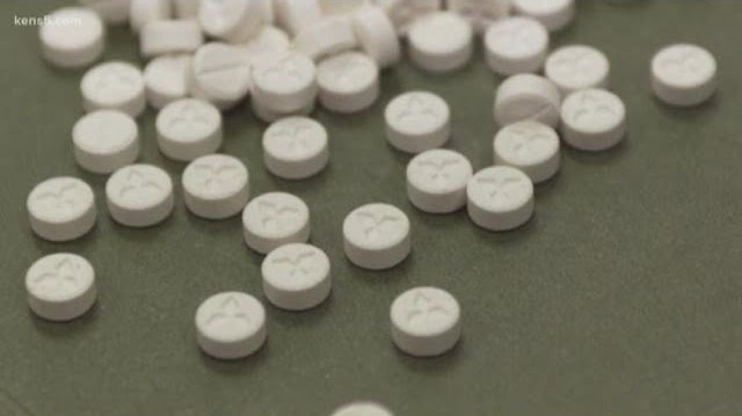 ⁣Doctors tackling depression, PTSD with drugs like LSD, magic mushrooms